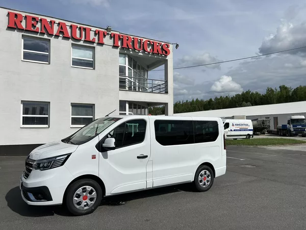 Renault Trafic COMBI L1H1 150k RED 9 míst