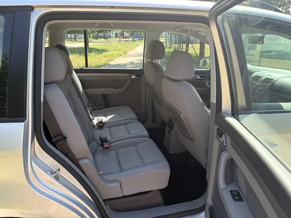 Volkswagen Touran 1.6 75kw Trendline 7 míst - foto 17