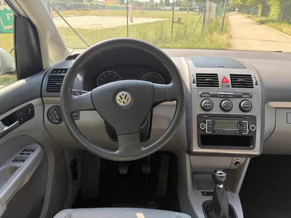 Volkswagen Touran 1.6 75kw Trendline 7 míst - foto 18