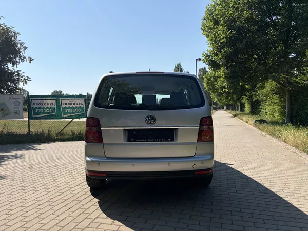 Volkswagen Touran 1.6 75kw Trendline 7 míst - foto 20