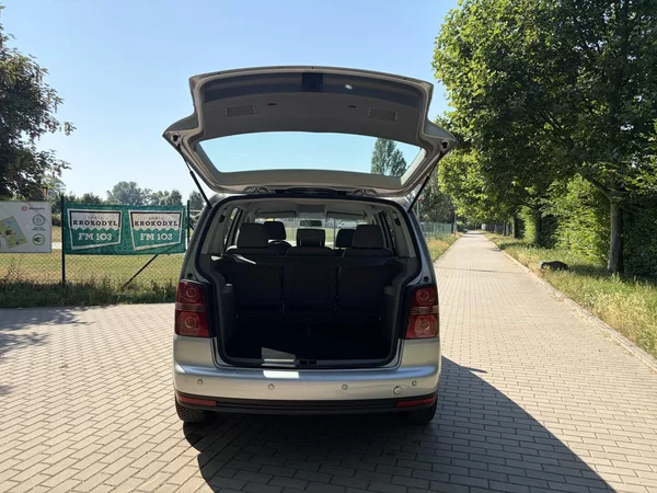 Volkswagen Touran 1.6 75kw Trendline 7 míst - foto 21