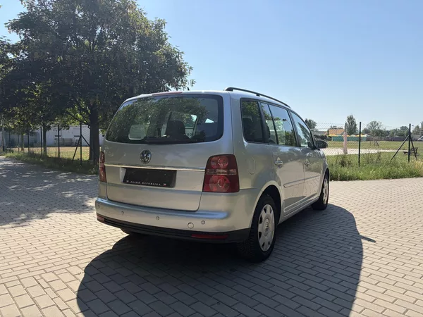 Volkswagen Touran 1.6 75kw Trendline 7 míst - foto 7