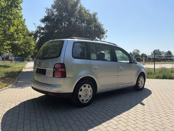 Volkswagen Touran 1.6 75kw Trendline 7 míst - foto 8