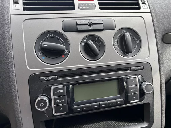 Volkswagen Touran 1.6 75kw Trendline - foto 27