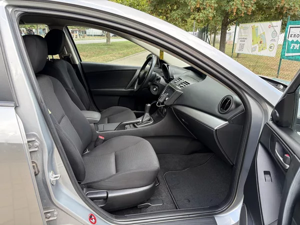 Mazda 3 2.0 Sport Edition - foto 21