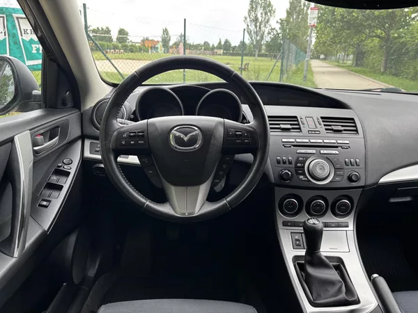 Mazda 3 1.6 90th Anniversary - foto 22