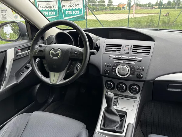Mazda 3 1.6 90th Anniversary - foto 23