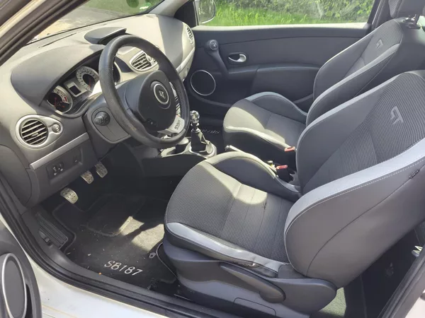 Renault Clio 1.6 GT - foto 19