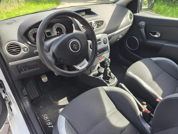 Renault Clio 1.6 GT - foto 20