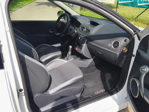 Renault Clio 1.6 GT - foto 21