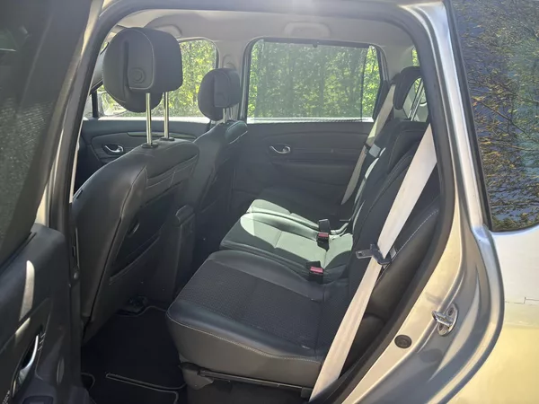 Renault Scénic 1.6 dCi BOSE Edition - foto 17