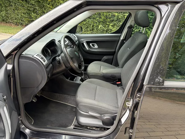 Škoda Roomster 1.6 Scout Plus Edition - foto 19