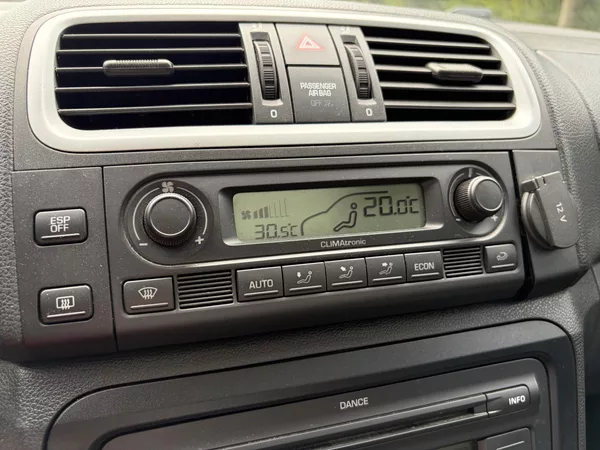 Škoda Roomster 1.6 Scout Plus Edition - foto 30