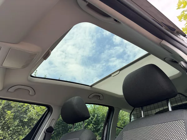Škoda Roomster 1.6 Scout Plus Edition - foto 32