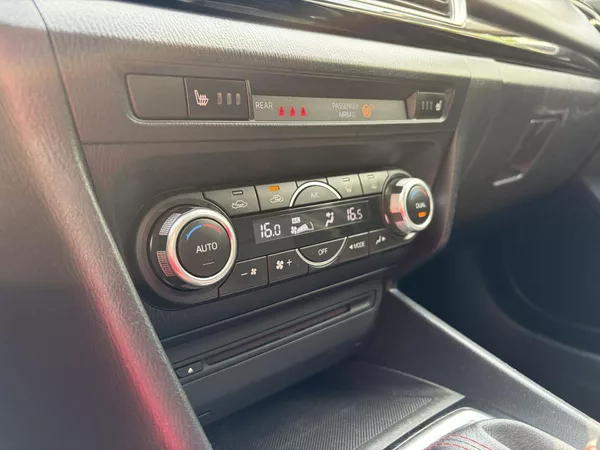 Mazda 3 2.0 Center-Line - foto 29