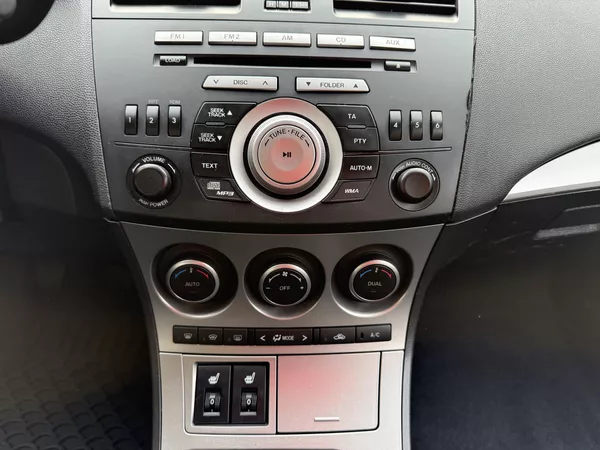 Mazda 3 1.6 Exclusive-Line - foto 28