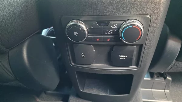 Ford Explorer 3.0 EcoBoost 336 kW PHEV 7míst - foto 18