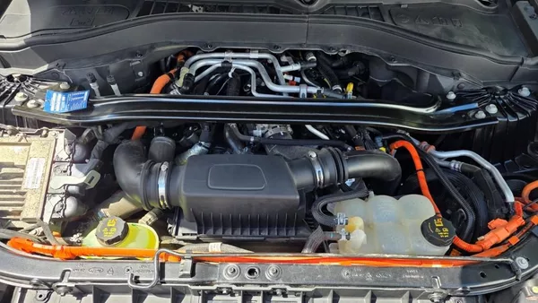 Ford Explorer 3.0 EcoBoost 336 kW PHEV 7míst - foto 42