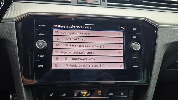 Volkswagen Passat 2.0 TDI 110kW DSG R-line - foto 30