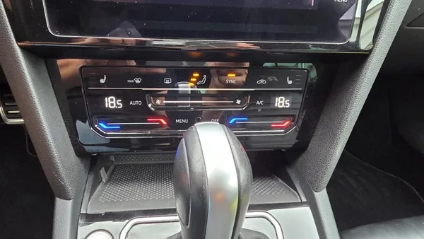 Volkswagen Passat 2.0 TDI 110kW DSG R-line - foto 32