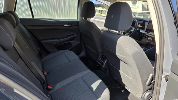Volkswagen Golf 1.5 eTSI 85kW Life DSG7 Tažné - foto 12