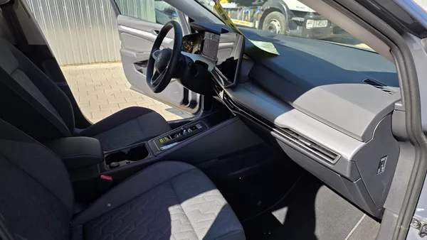 Volkswagen Golf 1.5 eTSI 85kW Life DSG7 Tažné - foto 13