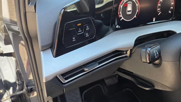 Volkswagen Golf 1.5 eTSI 85kW Life DSG7 Tažné - foto 16