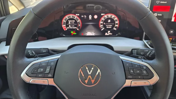Volkswagen Golf 1.5 eTSI 85kW Life DSG7 Tažné - foto 18