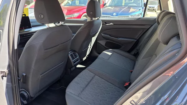 Volkswagen Golf 1.5 eTSI 85kW Life DSG7 Tažné - foto 9