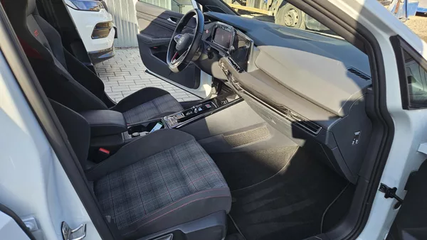 Volkswagen Golf GTI 2.0TSI 180kW DSG - foto 14
