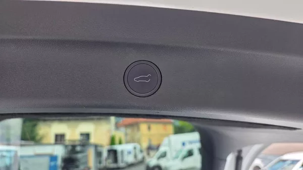 Tesla Model Y Long Range AWD DE SoH 90.2% - foto 11