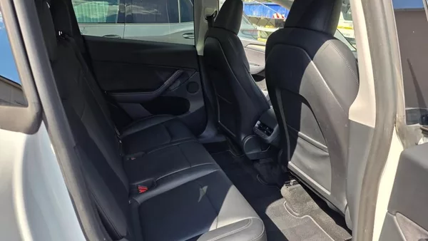 Tesla Model Y Long Range AWD DE SoH 90.2% - foto 13