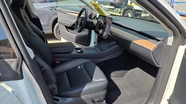 Tesla Model Y Long Range AWD DE SoH 90.2% - foto 14