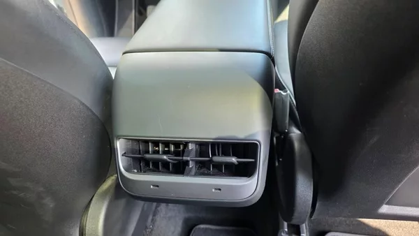 Tesla Model Y Long Range AWD DE SoH 90.2% - foto 16