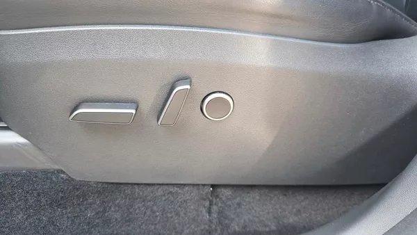 Tesla Model Y Long Range AWD DE SoH 90.2% - foto 19