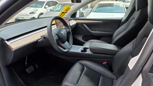 Tesla Model Y Long Range AWD DE SoH 90.2% - foto 8