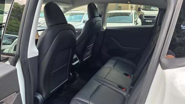 Tesla Model Y Long Range AWD DE SoH 90.2% - foto 9