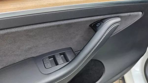Tesla Model Y Long Range AWD SoH 91,4% - foto 17