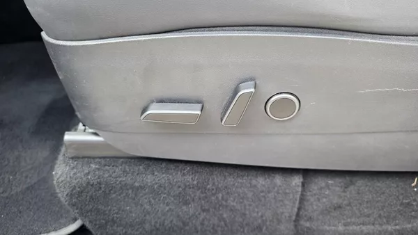Tesla Model Y Long Range AWD SoH 91,4% - foto 18