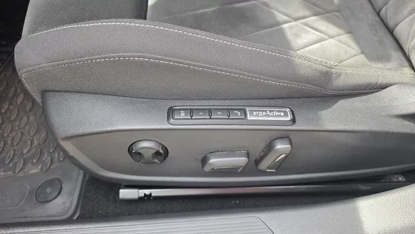 Volkswagen Golf 2.0 TDI 110kW DSG7 Style TZ - foto 18