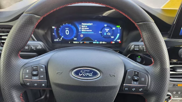 Ford Kuga 2.5i PHEV 165 kW ST-line AT TZ - foto 18
