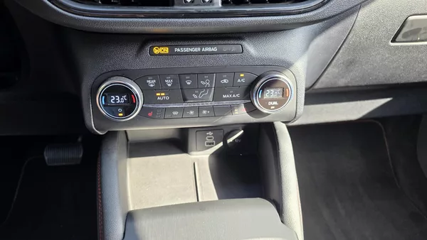 Ford Kuga 2.5i PHEV 165 kW ST-line AT TZ - foto 32