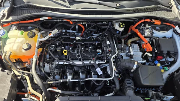 Ford Kuga 2.5i PHEV 165 kW ST-line AT TZ - foto 36