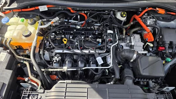Ford Kuga 2.5i PHEV 165 kW ST-line AT TZ - foto 38
