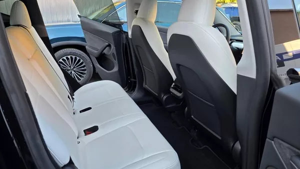 Tesla Model Y LR AWD DE Záruka SoH 92,7% - foto 12