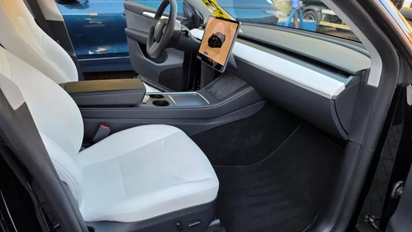 Tesla Model Y LR AWD DE Záruka SoH 92,7% - foto 13