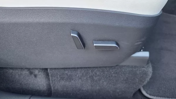 Tesla Model Y LR AWD DE Záruka SoH 92,7% - foto 14