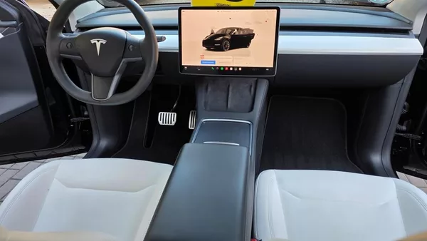 Tesla Model Y LR AWD DE Záruka SoH 92,7% - foto 15