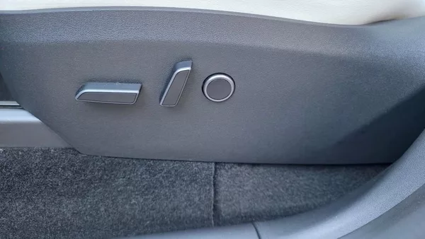 Tesla Model Y LR AWD DE Záruka SoH 92,7% - foto 18