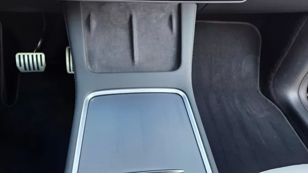 Tesla Model Y LR AWD DE Záruka SoH 92,7% - foto 35